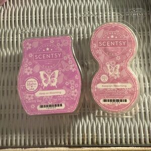 Scentsy Keep on Blooming Scented Bar and Scent Pod Set